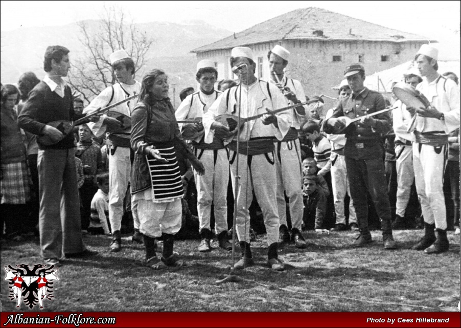 Folklore contest in Maqellarë, singer from Dovolan 1987